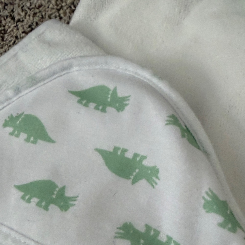 Set of three Dinosaur Baby Hooded Towels - Picture 3 of 5